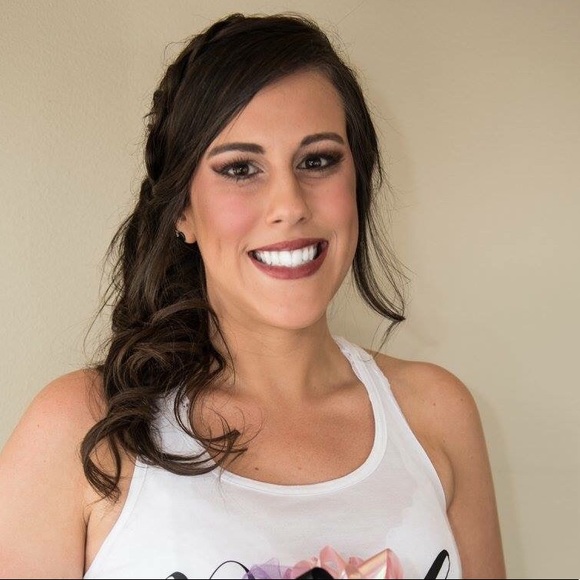 Meet your Posher, Kelly - Picture 5 of 5